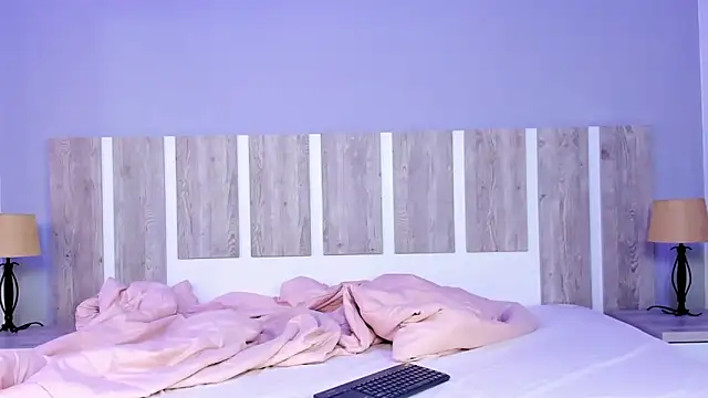 EmilySearss online show from 04.05.26