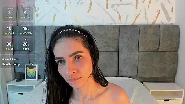 Snapshot of Samantha_Velle chatting on 05.24.26 Samantha Velle online show from 05.24.26