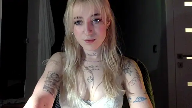 Snapshot of EmmyWet chatting on 04.29.26 EmmyWet online show from 04.29.26