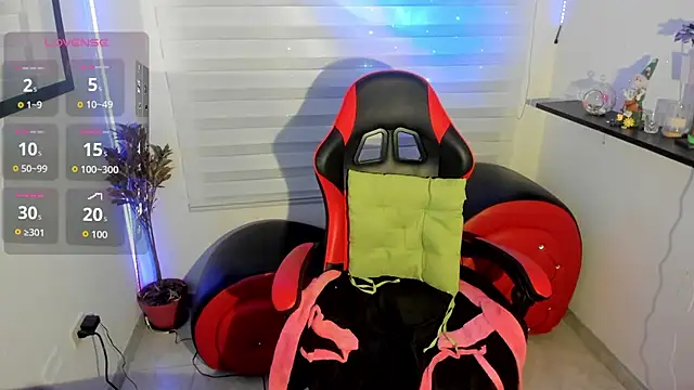 Snapshot of Agatha_Marin chatting on 04.08.26 Agatha Marin online show from 04.08.26