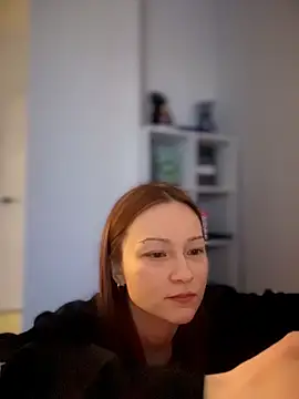 SadieSink  online show from 04.04.26