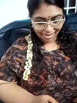 Snapshot of deepika-mallus chatting on 05.10.26 deepika-mallus online show from 05.10.26