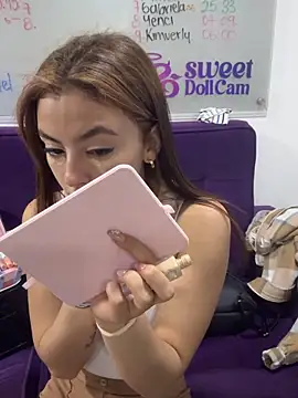   Nahomy online show from 04.06.26