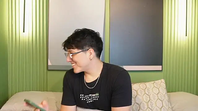 Mia and Belmonth online show from 05.13.26