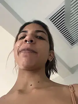 Snapshot of VioletaHills_ chatting on 04.22.26 VioletaHills online show from 04.22.26