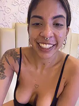 Snapshot of VioletaHills_ chatting on 04.28.26 VioletaHills online show from 04.28.26