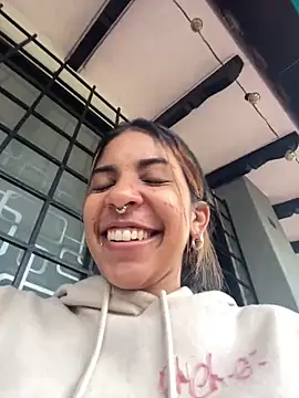 Snapshot of VioletaHills_ chatting on 05.16.26 VioletaHills online show from 05.16.26