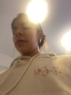 Snapshot of VioletaHills_ chatting on 05.19.26 VioletaHills online show from 05.19.26