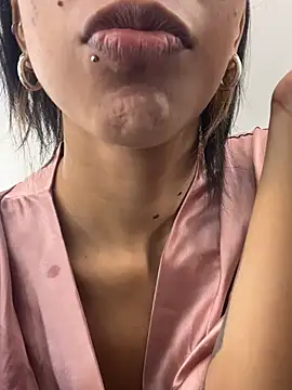 Snapshot of VioletaHills_ chatting on 07.17.26 VioletaHills online show from 07.17.26