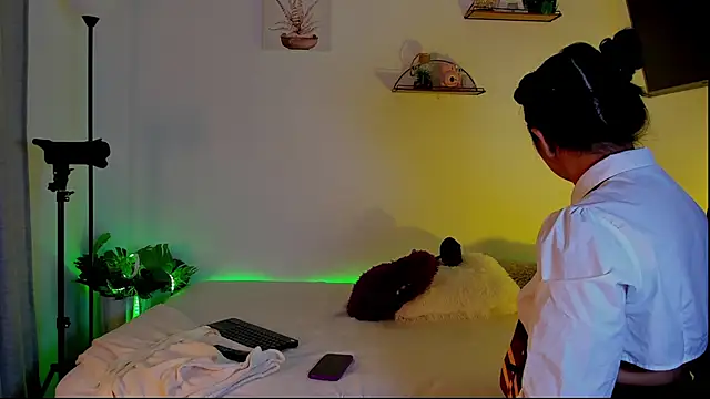 AlaiaRogers online show from 03.13.26