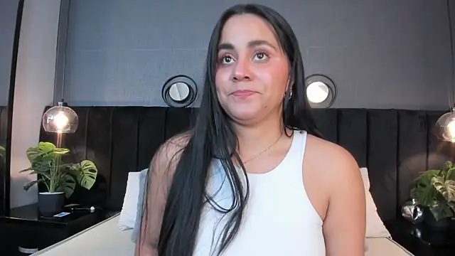 Snapshot of alejandra__garcia chatting on 06.05.26 alejandra garcia online show from 06.05.26