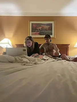 Darkcrowncouple online show from 02.28.26