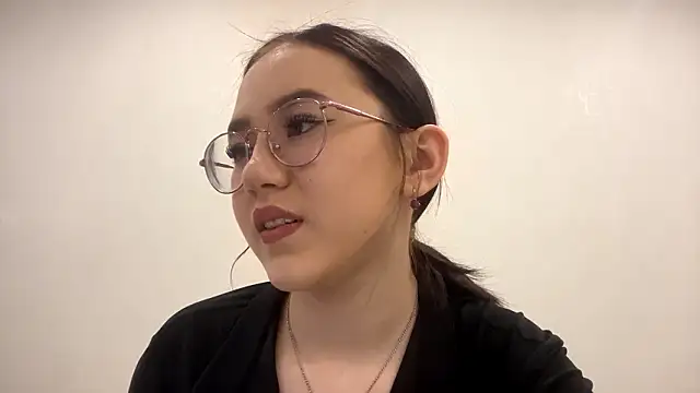 Snapshot of SolvedGlobe chatting on 03.04.26 SolvedGlobe online show from 03.04.26