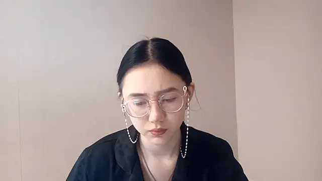 Snapshot of SolvedGlobe chatting on 04.02.26 SolvedGlobe online show from 04.02.26