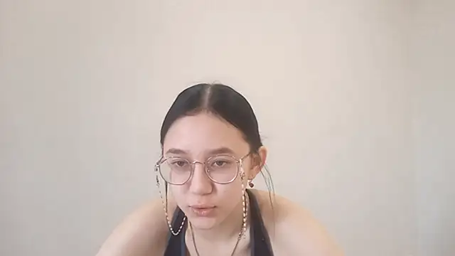 Snapshot of SolvedGlobe chatting on 04.07.26 SolvedGlobe online show from 04.07.26