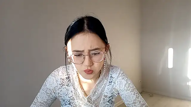 Snapshot of SolvedGlobe chatting on 04.09.26 SolvedGlobe online show from 04.09.26