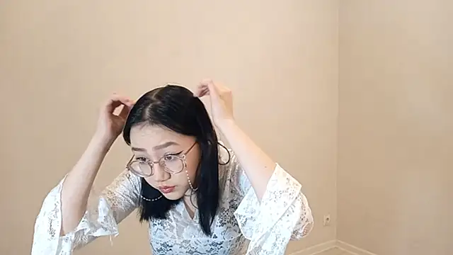 Snapshot of SolvedGlobe chatting on 04.12.26 SolvedGlobe online show from 04.12.26