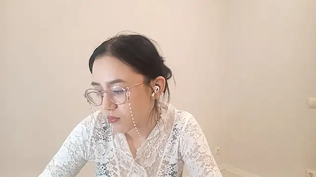 Snapshot of SolvedGlobe chatting on 04.14.26 SolvedGlobe online show from 04.14.26