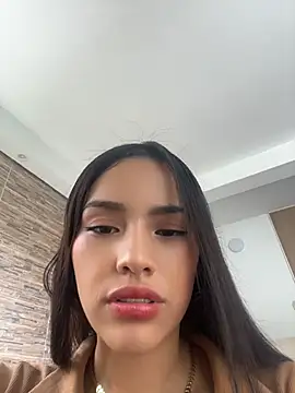 Snapshot of Mia-villalobos chatting on 05.28.26 Mia-villalobos online show from 05.28.26