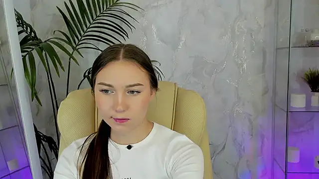 Snapshot of OliviaLang chatting on 03.04.26 OliviaLang online show from 03.04.26