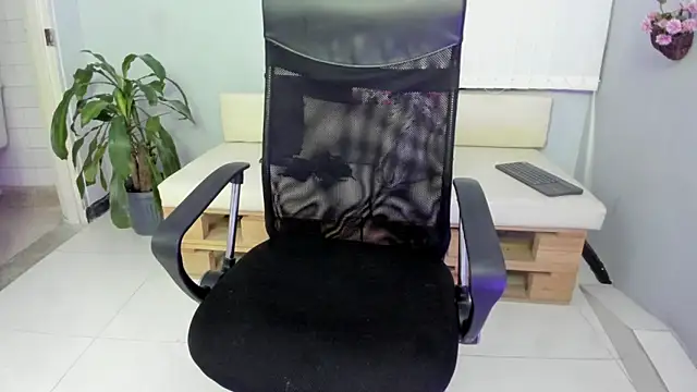 Nahomy Collins  online show from 03.09.26