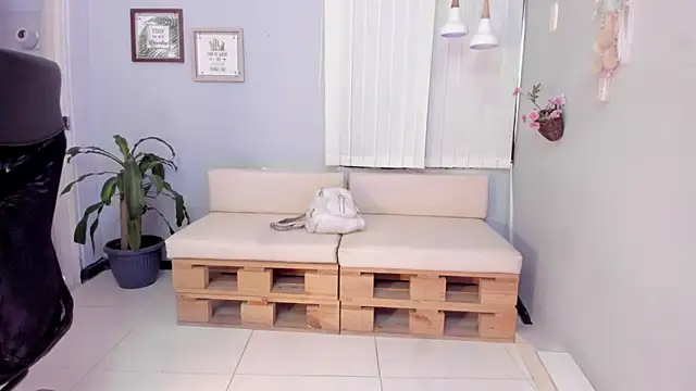 Nahomy Collins  online show from 03.26.26