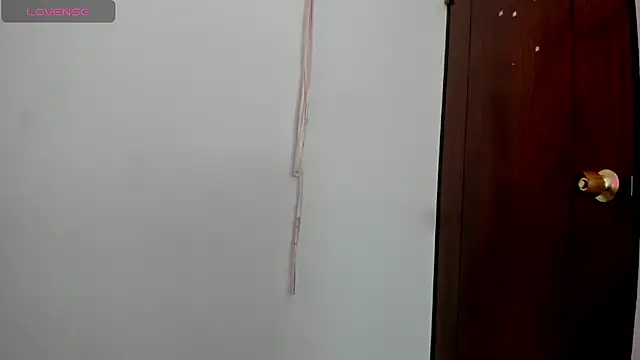 Nahomy Collins  online show from 04.26.26