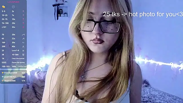 Snapshot of CucKuhta chatting on 05.27.26 CucKuhta online show from 05.27.26