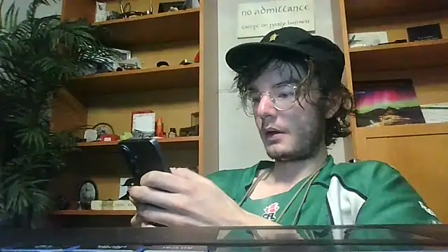 Snapshot of KinkyKittyBoy chatting on 04.05.26 KinkyKittyBoy online show from 04.05.26