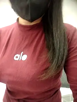 Snapshot of MiuNaaaa chatting on 03.19.26 MiuNaaaa online show from 03.19.26