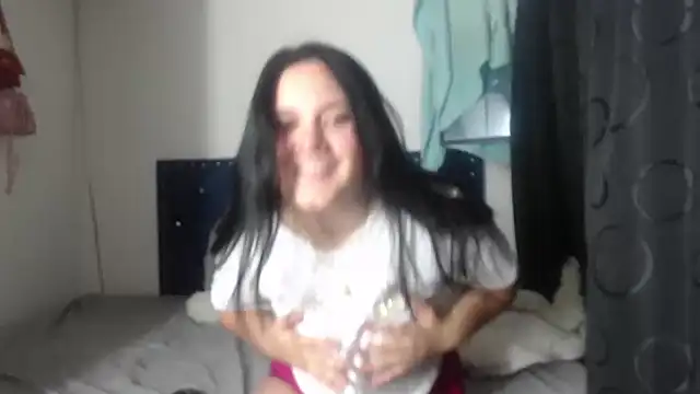 Snapshot of Mia_latinhot chatting on 03.10.26 Mia latinhot online show from 03.10.26