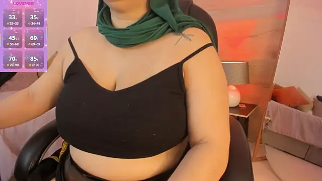 Snapshot of _Azahaaraa_ chatting on 06.20.26 Azahaaraa online show from 06.20.26
