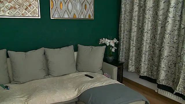 SkinnyNatty online show from 04.07.26