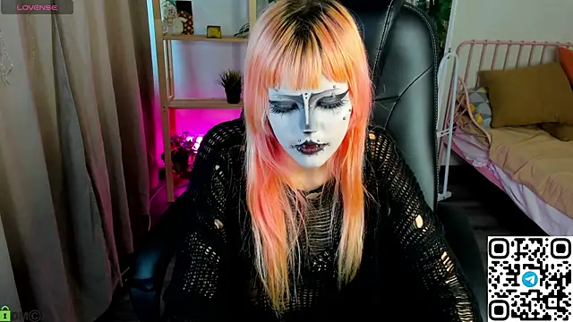 Snapshot of Necucuby chatting on 05.18.26 Necucuby online show from 05.18.26