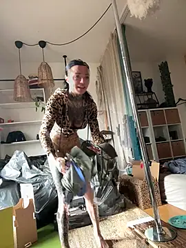 SkinnyLilly online show from 04.13.26