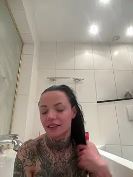 SkinnyLilly online show from 05.01.26