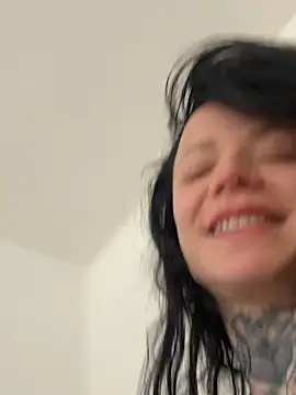 SkinnyLilly online show from 05.05.26