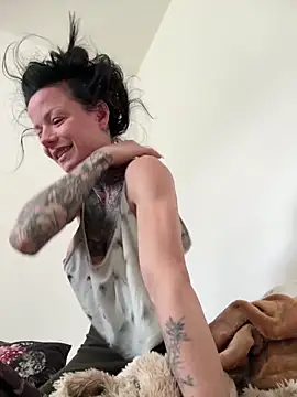SkinnyLilly online show from 05.13.26