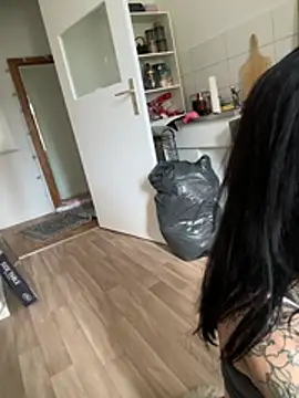 SkinnyLilly online show from 06.03.26
