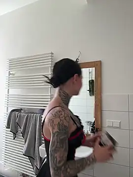 SkinnyLilly online show from 06.06.26