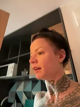 SkinnyLilly online show from 06.08.26