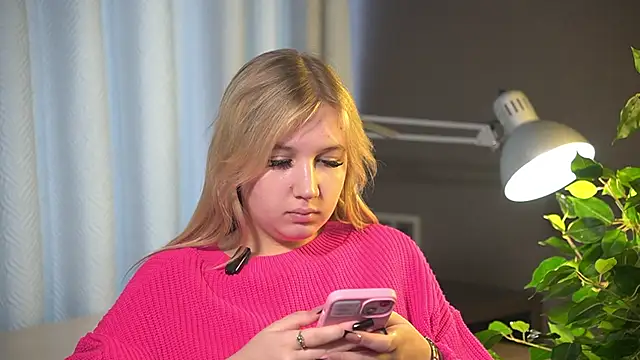 SinaHovey online show from 03.04.26