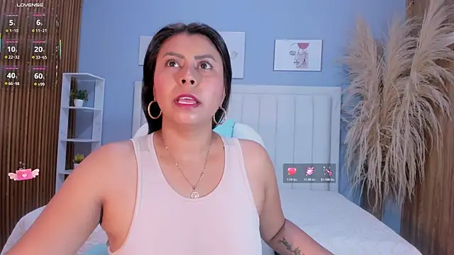 Anthonella Lux online show from 04.22.26