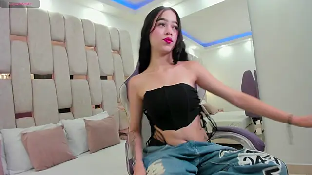 georgina kloss  online show from 04.21.26