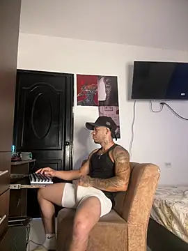 Snapshot of Kenny_romano chatting on 04.24.26 Kenny romano online show from 04.24.26