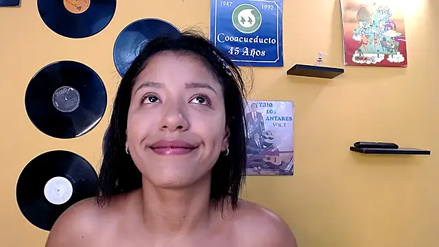 Snapshot of lilithevil32 chatting on 05.18.26 lilithevil32 online show from 05.18.26