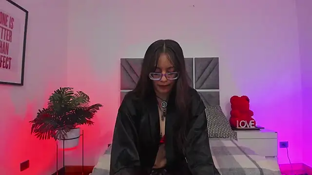 Snapshot of Katalinalee chatting on 04.29.26 Katalinalee online show from 04.29.26