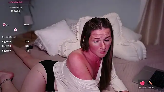 WickedWifeXO online show from 06.08.26