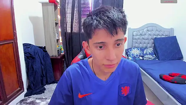 Snapshot of gomitaboy1 chatting on 05.15.26 gomitaboy1 online show from 05.15.26