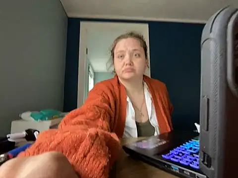 Snapshot of highimmaryjane chatting on 05.14.26 highimmaryjane online show from 05.14.26